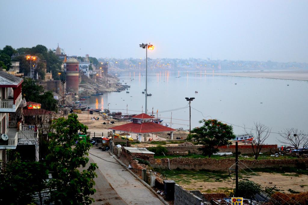Holy Ganges View Hotel Varanasi Exterior foto